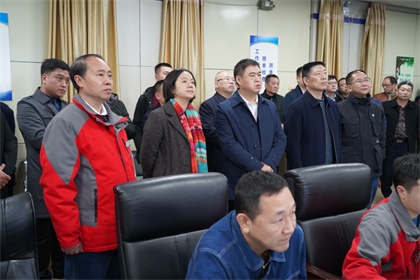 瀘州市何市長(zhǎng)一行到瀘天化觀摩安全清單管理 (3).JPG