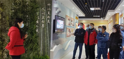 20201126 納溪區(qū)檢察院文化中心主任、法治副校長龔國詩生動、精彩的講解2_看圖王.jpg