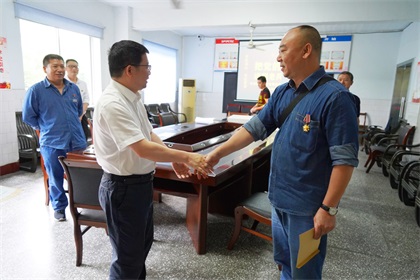 慰問老兵 (4).JPG