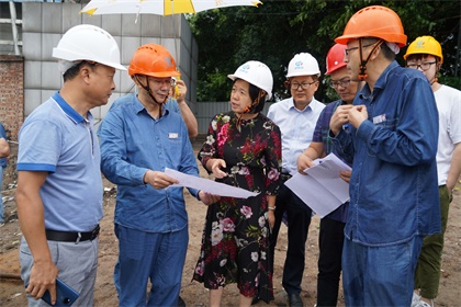 納溪區(qū)委書記徐利到瀘天化污水提標(biāo)改造項(xiàng)目現(xiàn)場(chǎng)辦公