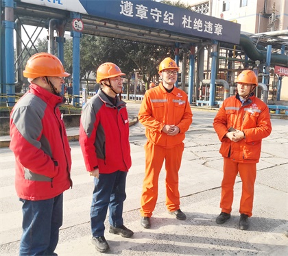 瀘天化股份公司總經(jīng)理趙永清一行督查大修現(xiàn)場(chǎng)和在建項(xiàng)目安全