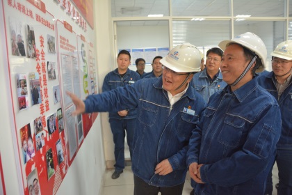 瀘天化股份公司黨委書記、董事長(zhǎng)廖廷君赴和寧公司檢查指導(dǎo)高效復(fù)合肥項(xiàng)目前期工作
