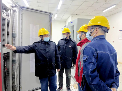 瀘天化股份公司領(lǐng)導(dǎo)趙永清、陳占清深入一線檢查指導(dǎo)大修工作