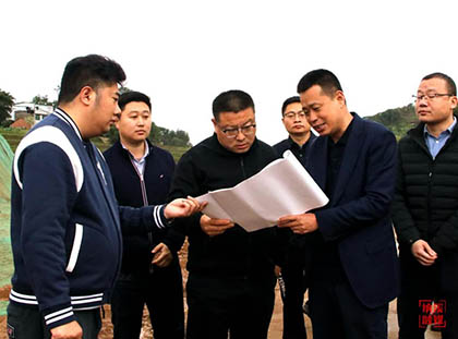 納溪區(qū)委書記譚榮兵一行調(diào)研瀘天化現(xiàn)代農(nóng)業(yè)示范園項(xiàng)目