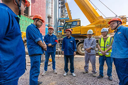 瀘天化股份公司黨委書記、董事長廖廷君帶隊檢查尿素造粒環(huán)保升級改造項目施工安全及工程進展情況