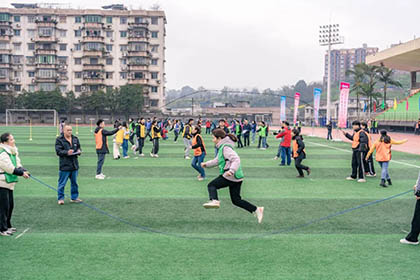 守正創(chuàng)新?lián)姑?砥礪奮進新征程——瀘天化股份公司慶?！叭恕惫?jié)主題活動燃動全場