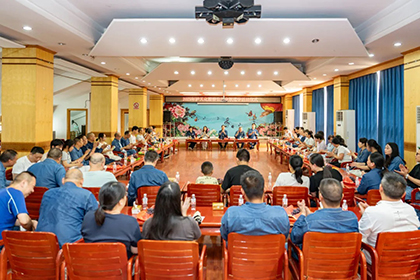 瀘天化股份公司開(kāi)展“金秋送學(xué)”活動(dòng)